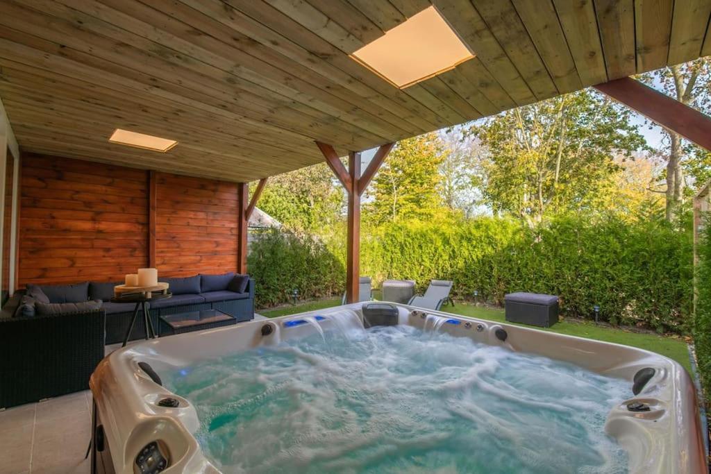 Wellness Studio Tiel Met Sauna En Jacuzzi Exterior foto